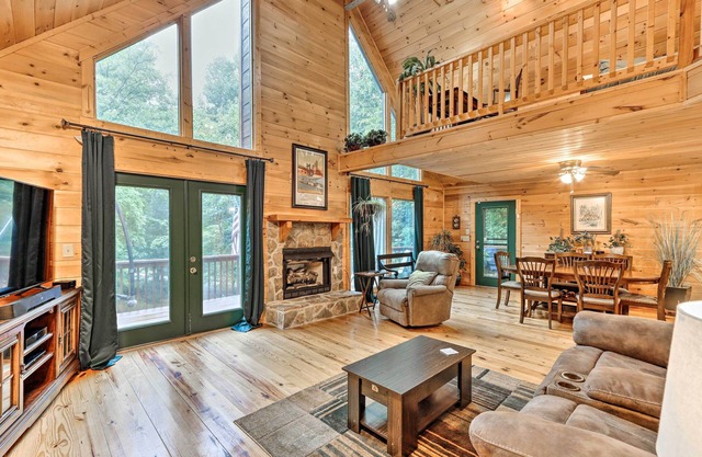 Ellijay Resort Cabin w/Deck + Enclosed Porch!