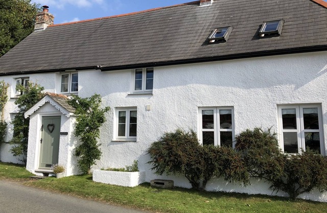 ELM COTTAGE, pet friendly, character holiday cottage in Kilkhampton