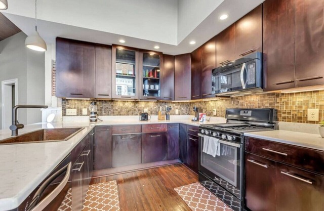 Elm St. Retro Retreat
