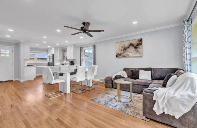 Elmhurst Gem – Ideal Mid-Term Rental, Top Location