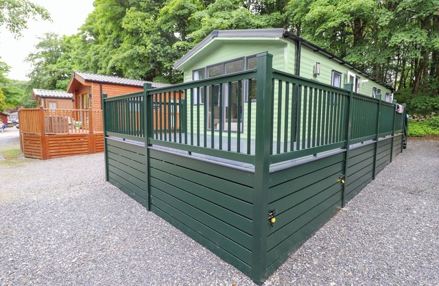 ELTON'S ESCAPE, pet friendly, with a garden in Windermere