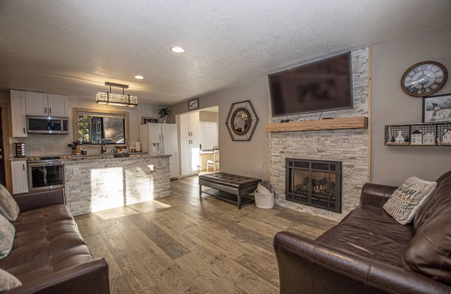 Emerald Cabin by Hauserman Rental Group