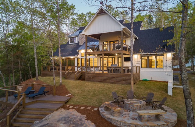 Emerald Cove at Smith Lake: 7BR house, sleeps 18+, beautiful channel views!