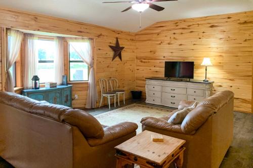 Emory Escape with Pond Access Less Than 13 Mi to Lake!