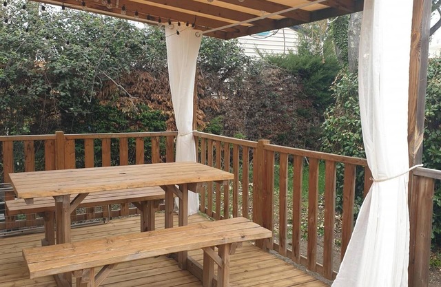 en Plein Cœur des Alpilles, Mobil Home Dans Camping Familial
