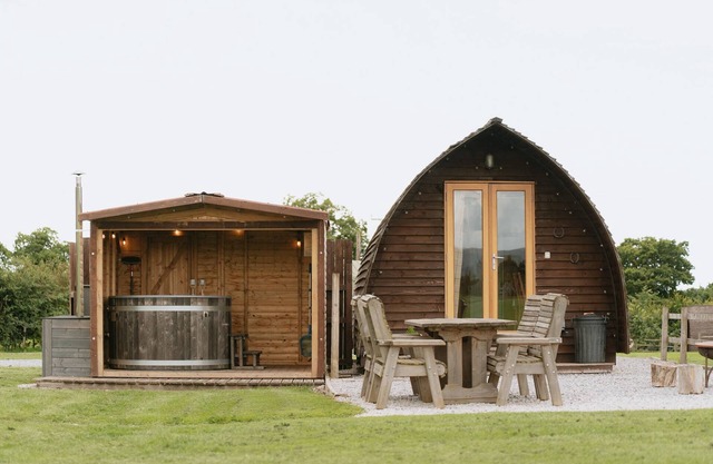En-suite Wooden Cabin With Hot Tub
