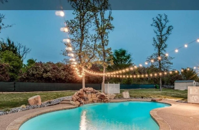 Enchanted 1-Acre 5bd Home with Private Pool, Gated Community