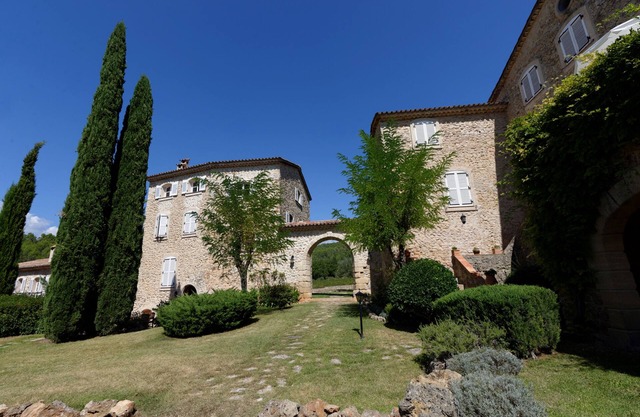 Enchanting 12th-Century Château Hideaway, Sleeps 6, Large Pool, 5km to Lorgues