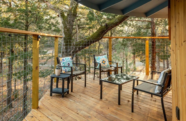 Enchanting Dog-Friendly Treehouse- The Elf's Aerie in the Lost Pines Shire