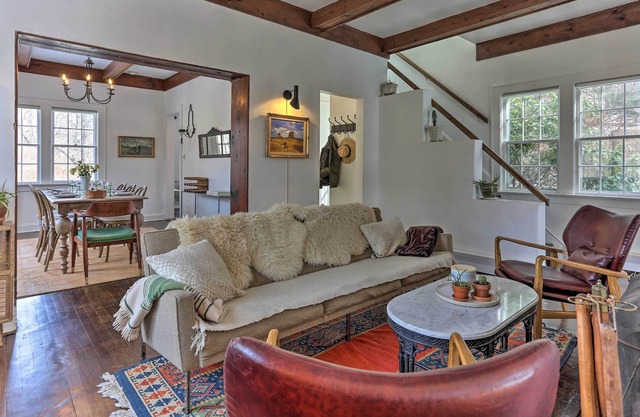 Enchanting Hudson Valley Cottage Near Hiking!