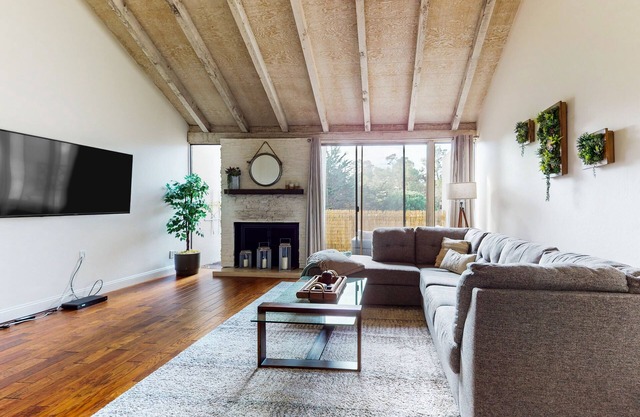 Enchanting Snowbird retreat with pool, tennis, fireplace, & patio - dogs welcome