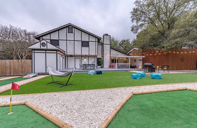 Enchanting Texas Home w Pool, GameRoom, MiniGolf & Firepit by 6Flags & Seaworld