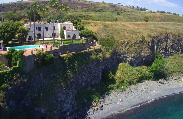 Enchanting Villa, with private pool and enchanting views of Etna Vulcano