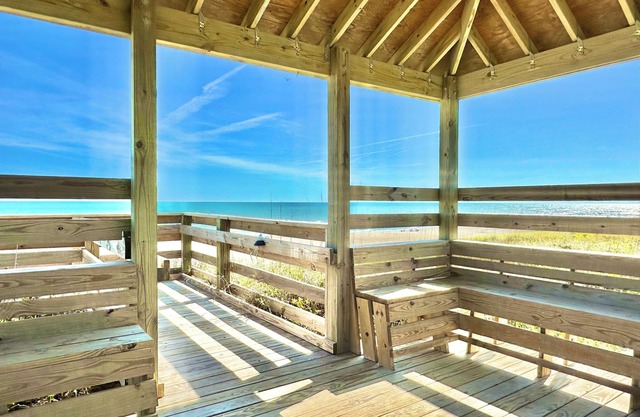 End Unit in Oceanside Community Private Beach Access Pool Kitchen WiFi BBQ Grill