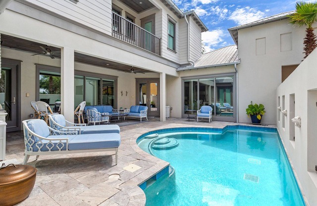 Endless Summer - Heated Private Pool, 2 Cmty Pools, Near the Beach + Dining!
