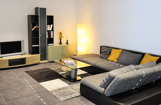 Energetically renovated 2 room apartment with garden near the border