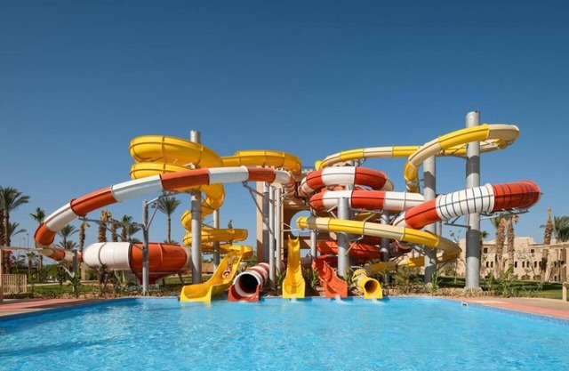 Engaging Suite with Aquapark & Beach Views – Family Fun Awaits