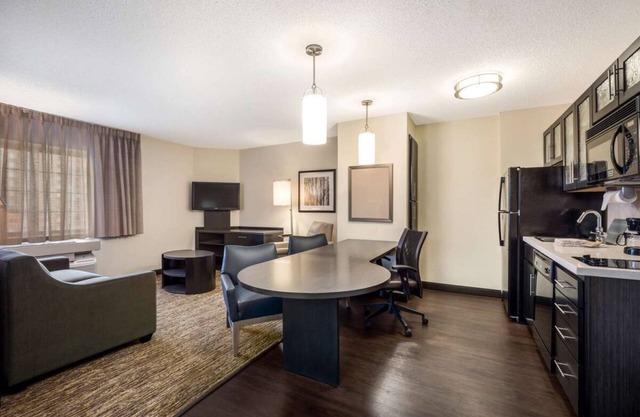Enjoy a Hassle-Free Stay! Near Cockrell Butterfly Center, Pet-Friendly!
