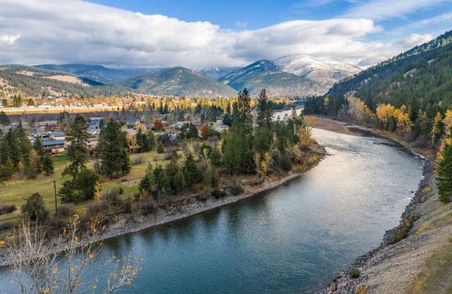 Enjoy a quiet neighborhood setting with quick access to downtown Missoula, local trails, and the Clark Fork River. Whether you're here to relax or explore, this bright and inviting space is the perfect base.