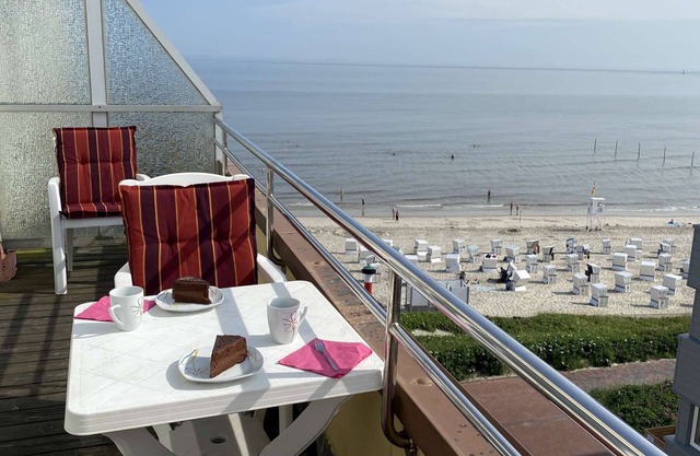 Enjoy a wonderful vacation with a direct sea view!
