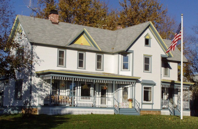 Enjoy an Historic Country Farmhouse just 30 minutes from Wisconsin Dells!