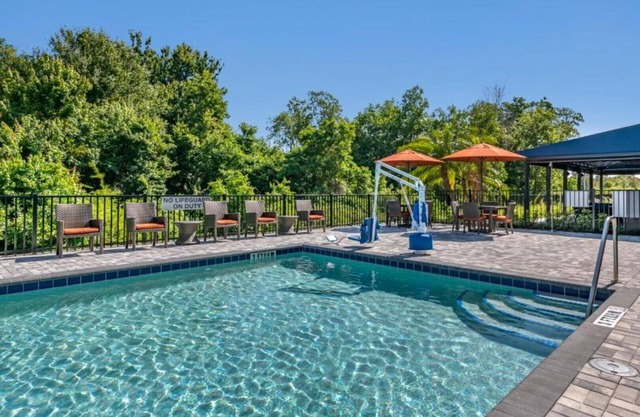 Enjoy an upscale hotel near Orlando International Airport !
