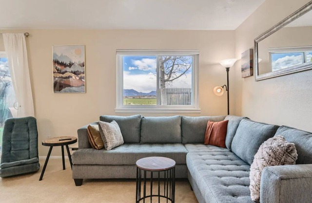 Enjoy Colorado: Mountain Views, Trails, Office!