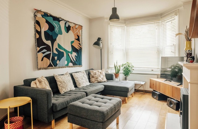 Enjoy our home with a cute garden near Wood Street, Walthamstow E17