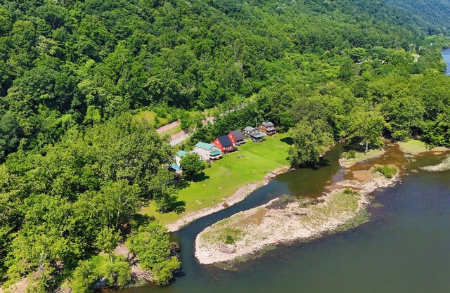 Enjoy Relaxing at Riverfront Property 4 miles from Sandstone Falls!