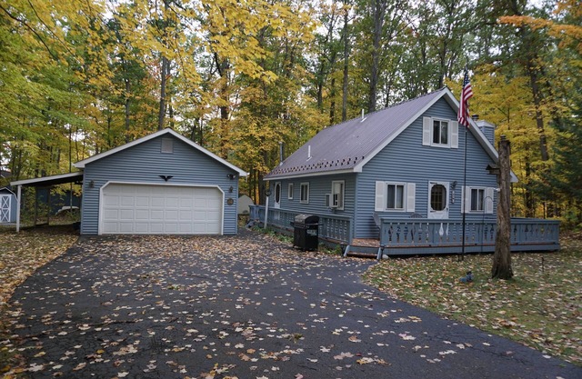 Enjoy the beauty of Northern Michigan at Higgins Lake and Houghton !
