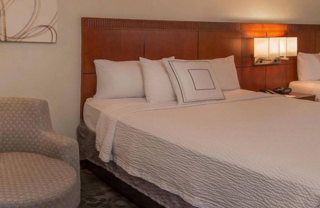 Enjoy the Best of Arlington! with Self Parking & Onsite Starbucks! Pets Allowed