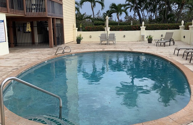 Enjoy the excellent Hawaii islands corner condo with 2 lanais