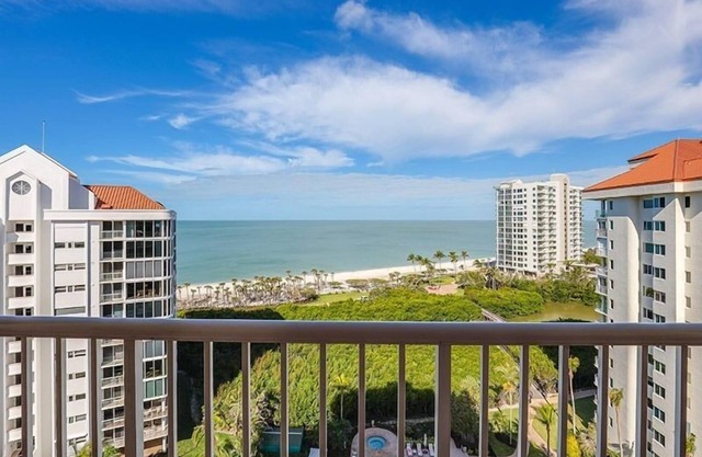 Enjoy this bright beachfront condo on the 10th floor - CL1003