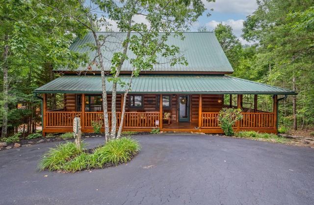 Enjoy Winterfest at a 5 Star Cabin!