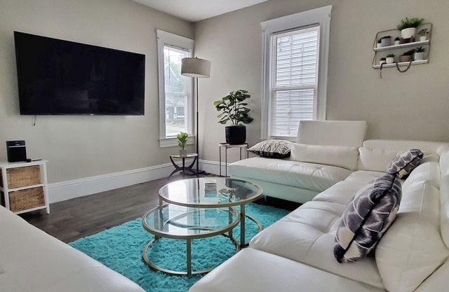 Enormous Group Retreat - King Bed, Game Room, Private Yard, Near Downtown CLE!