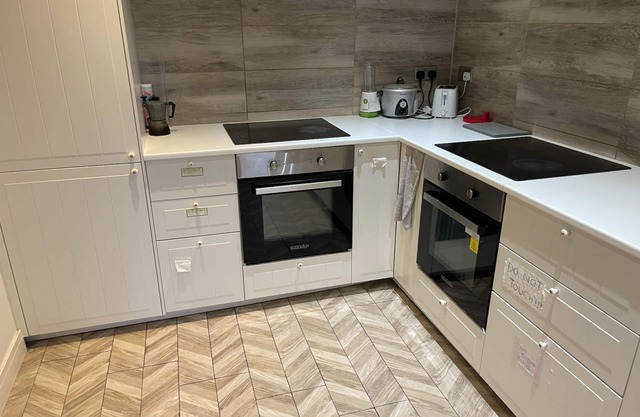 Ensuite near Luxmore Garden