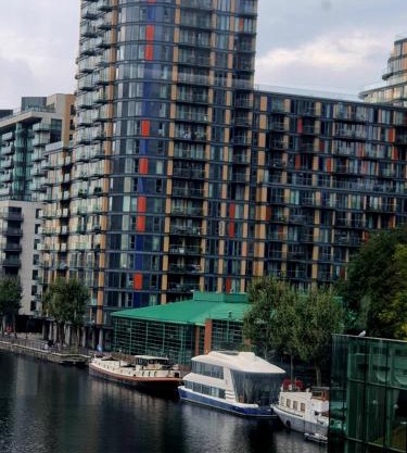 Ensuite Riverside Room in Canary Wharf shared Apartment