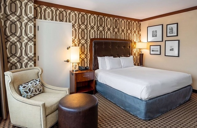 Ensuring a Very Comfortable & Memorable Stay! Onsite Pool, Onsite Parking!