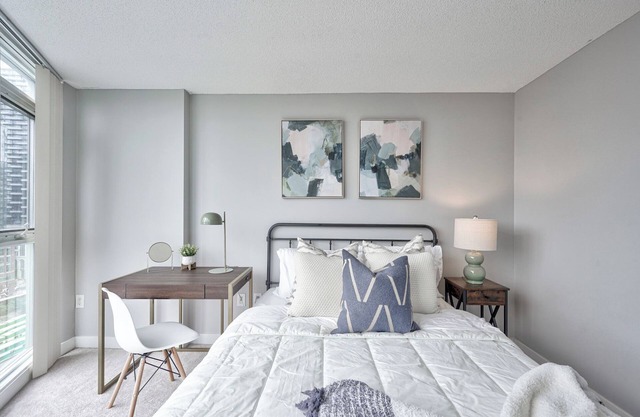 Entertainment District 1br+free parking DT Toronto