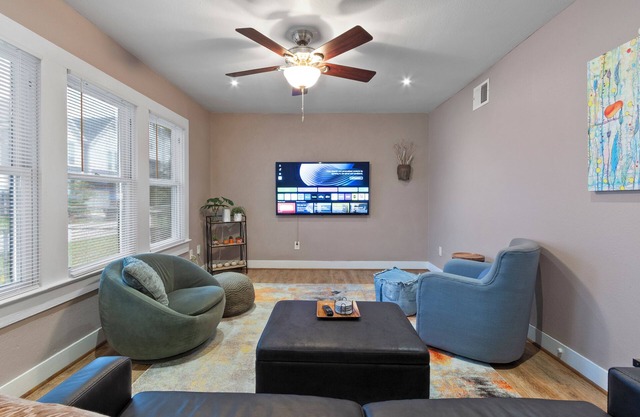 Entire 2BR/1BA dog friendly private home w dedicated office, Lg yard & parking
