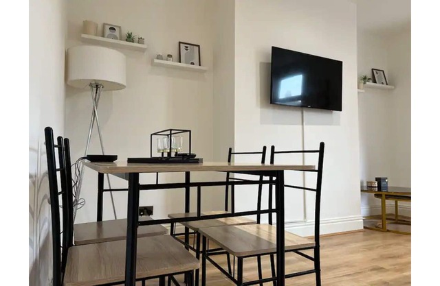 Entire 3 bedroom flat with free parking