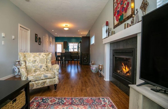 Entire 3-bedroom house Near Town