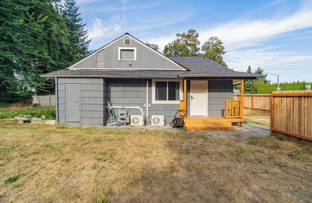 Entire 3B Rambler house with AC in Olympia Downtown Near Hospitals