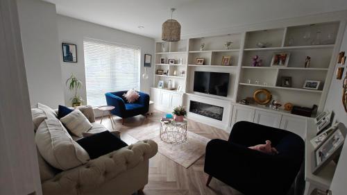 Entire 3BD Home 15 minutes from Dublin Airport