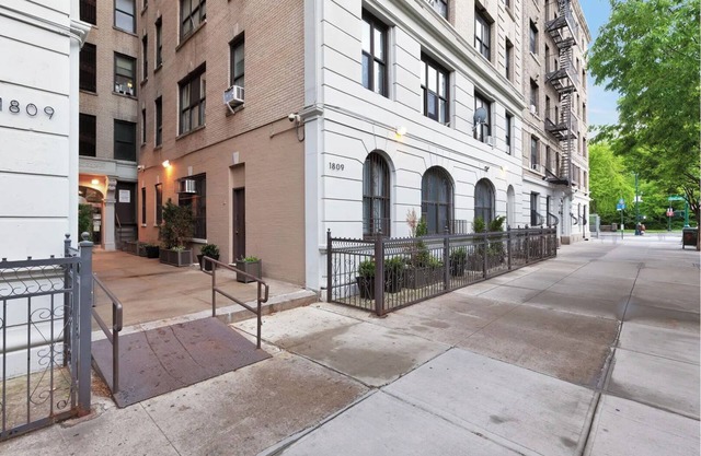 Entire 4-Bedroom Apartment, Central Park