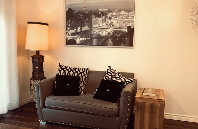 Entire 4-BR 3-BA House! Modern n' Stylish, on Elizabeth St, 1 block from River