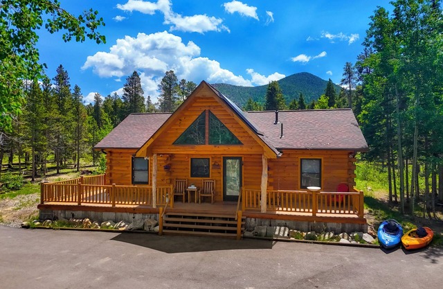 Entire Cabin Chalet in the Mountains! Lake! Kayak! Sauna! Hot Tub! Hike!