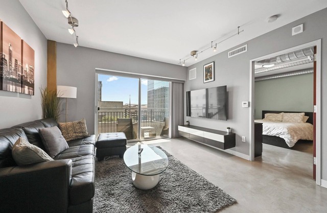 Entire Condo in the Heart of Downtown Austin 1bd/1ba chef's kitchen