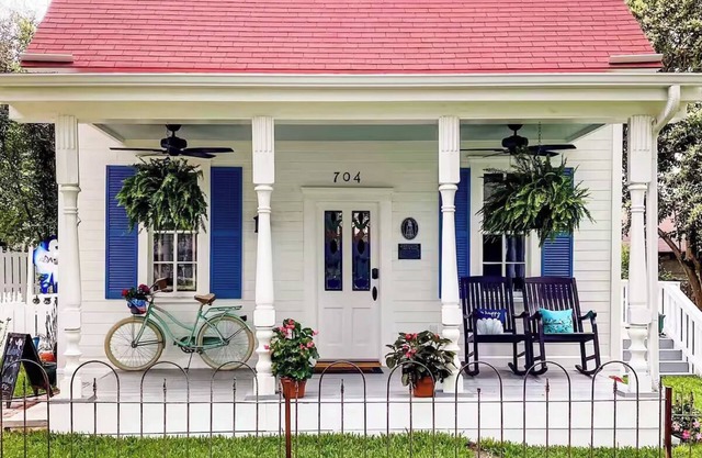Entire Cottage in Historic Downtown Round Rock