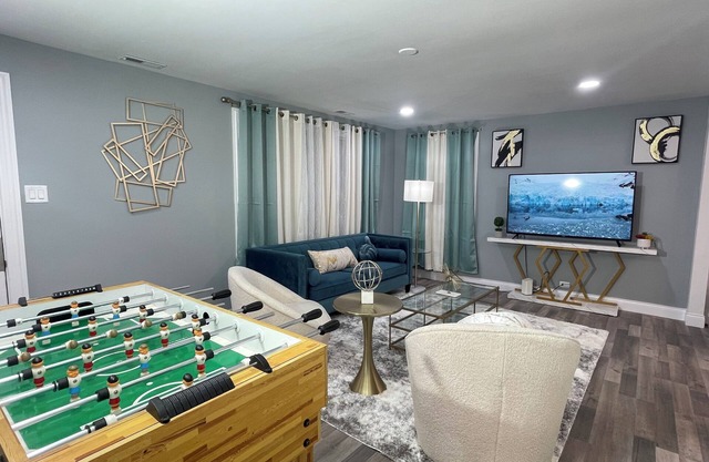 Entire Cozy Home + Free Parking + Fast Wi-Fi & Located in central area
